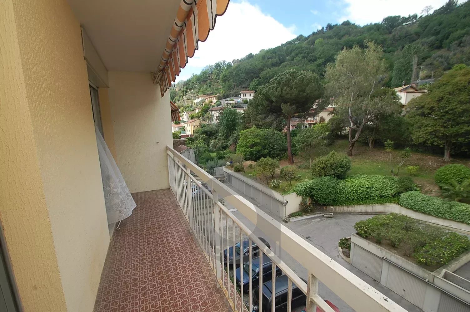 MENTON CAREI - TWO BEDROOMS APARTMENT WITH GARAGE AND CELLAR