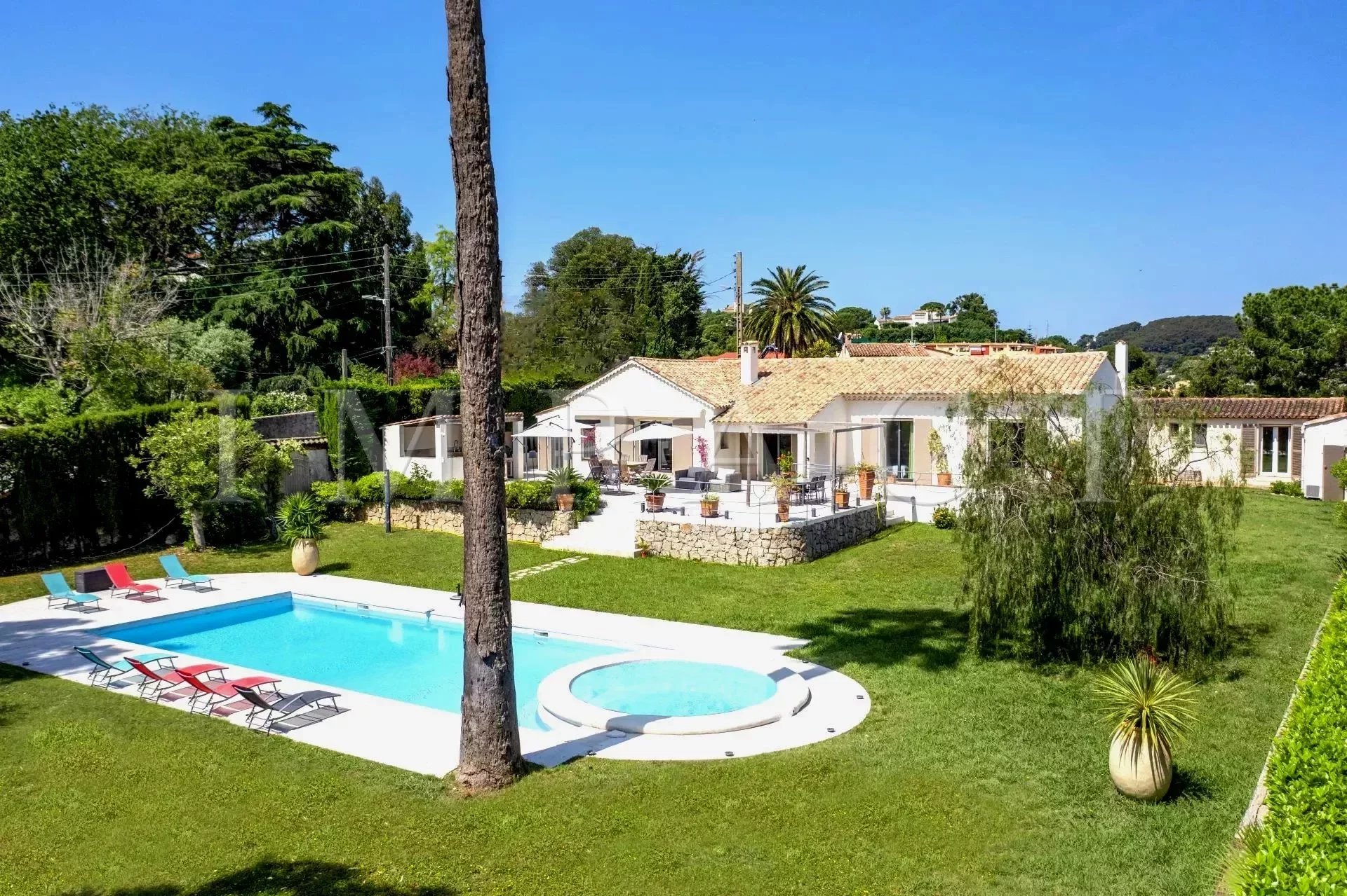 Super Cannes - One level villa - Sea view - Flat plot