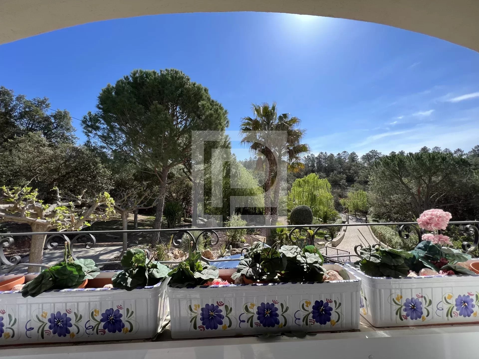 Charming property with panoramic views of the Massif des Maures