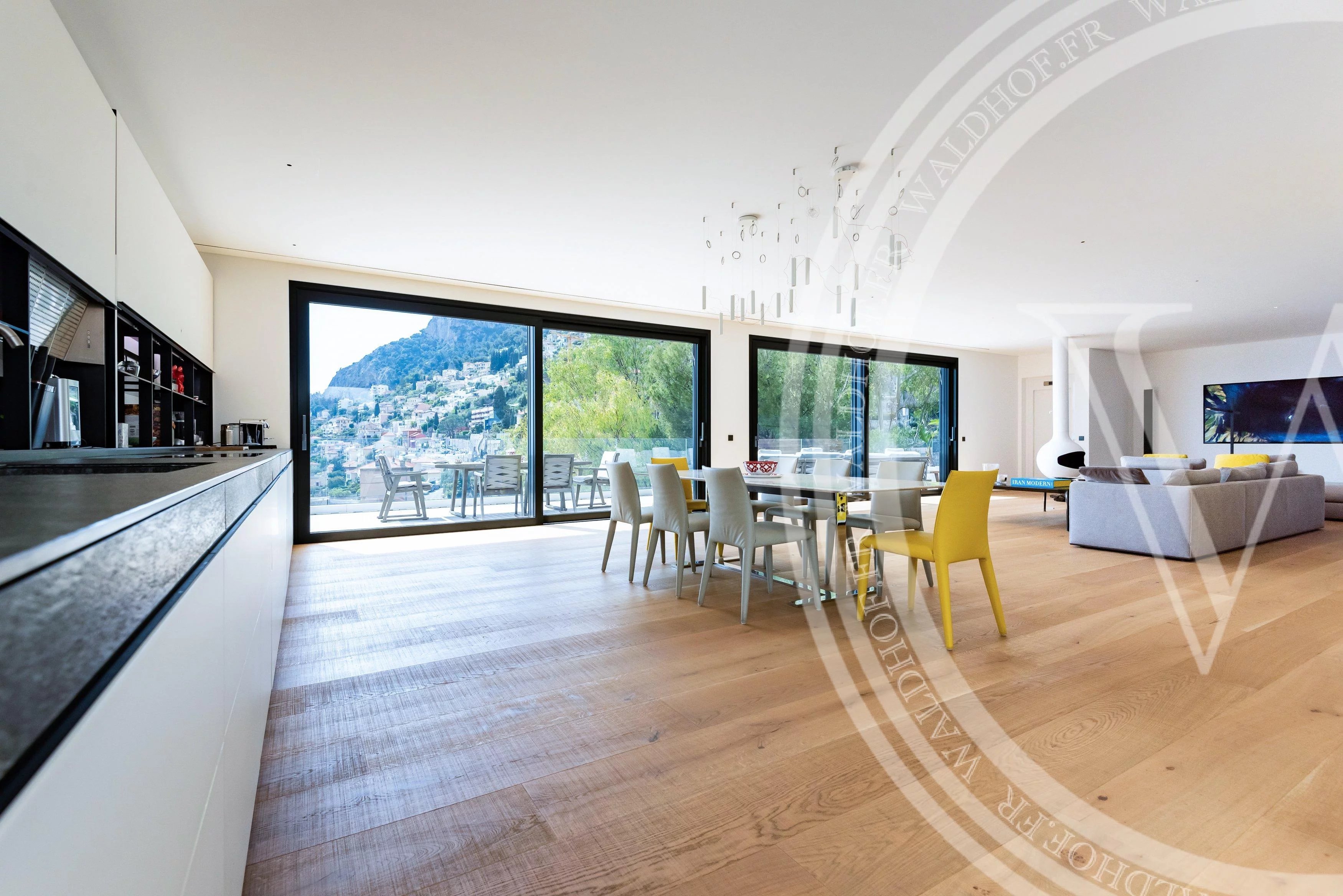 Stunning Modern Villa Boasting a Mesmerizing Sea and Monaco View.