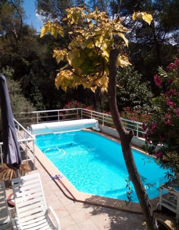 CARCES-maison avec jardin et piscine, de 2 chambres nichée au cœur d'un site exceptionnel et paisible dans la magnifique région du Var