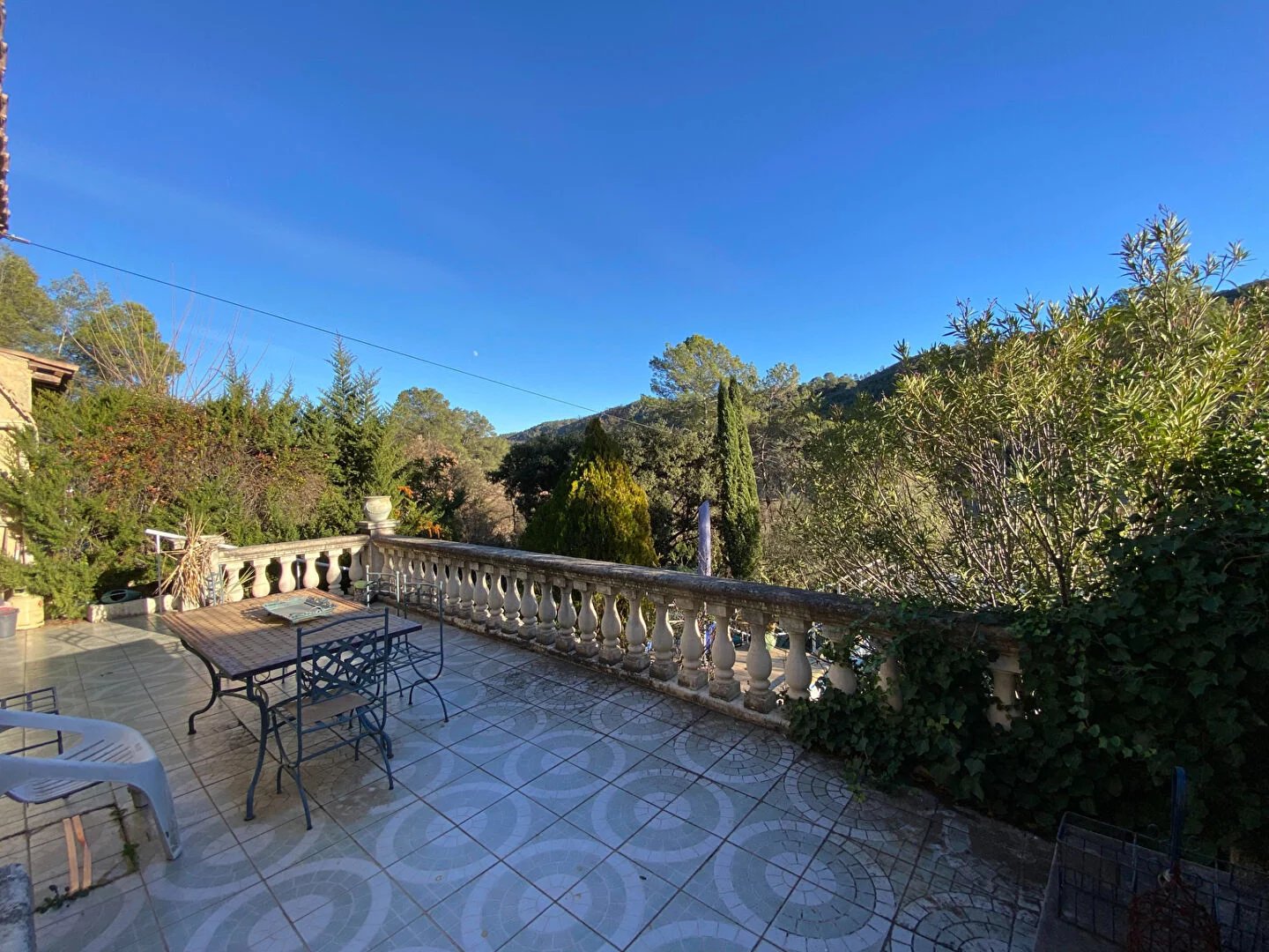 Carcès - Two-bedroom house with garden and pool, nestled in the heart of an exceptional and peaceful site in the beautiful region of Var.