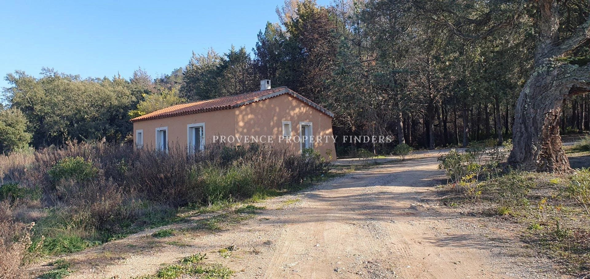 Large property for sale with 3 houses,  privacy guaranteed!