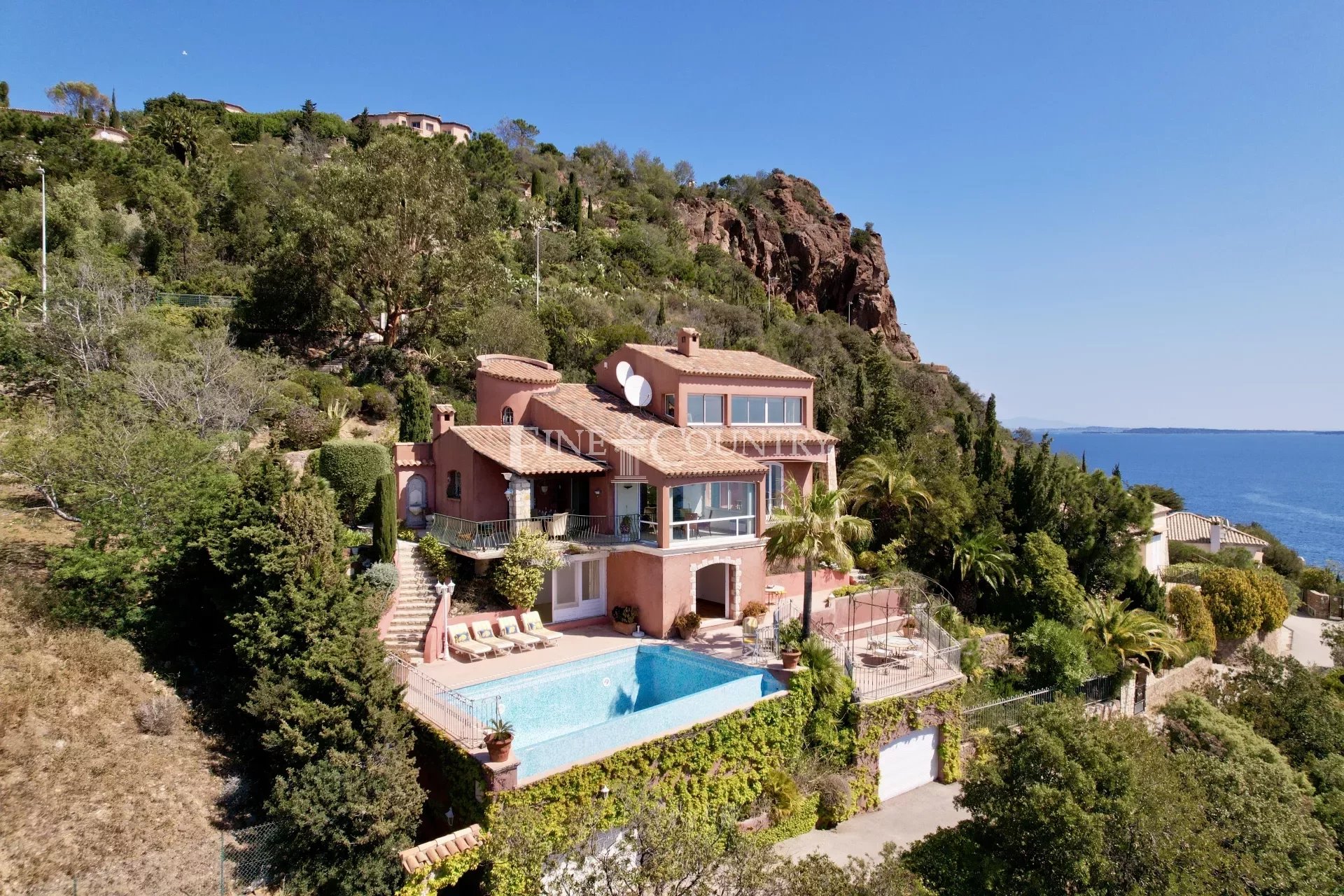 Villa for sale in Miramar near Theoule-sur-Mer Accommodation in Cannes