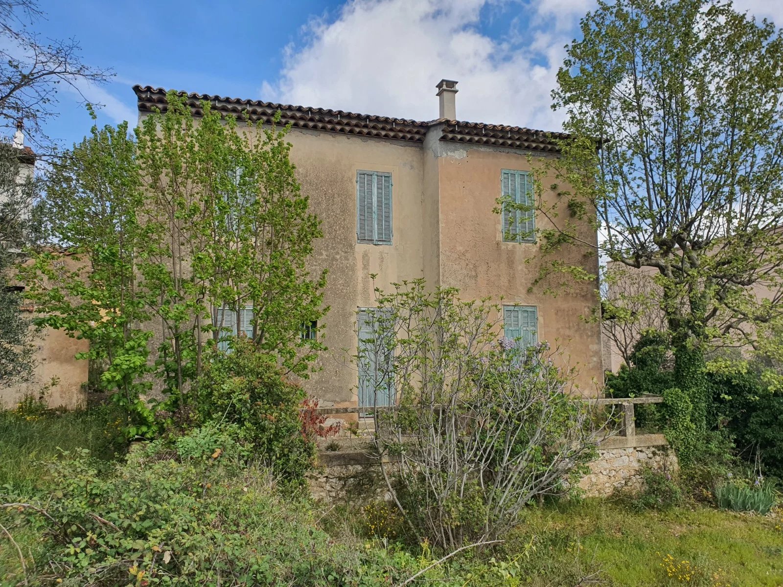 MAISON EN PLEIN COEUR DU VILLAGE