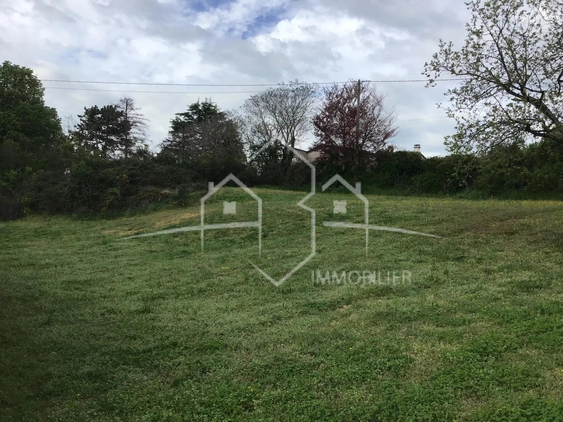 TERRAIN CONSTRUCTIBLE 1714M²