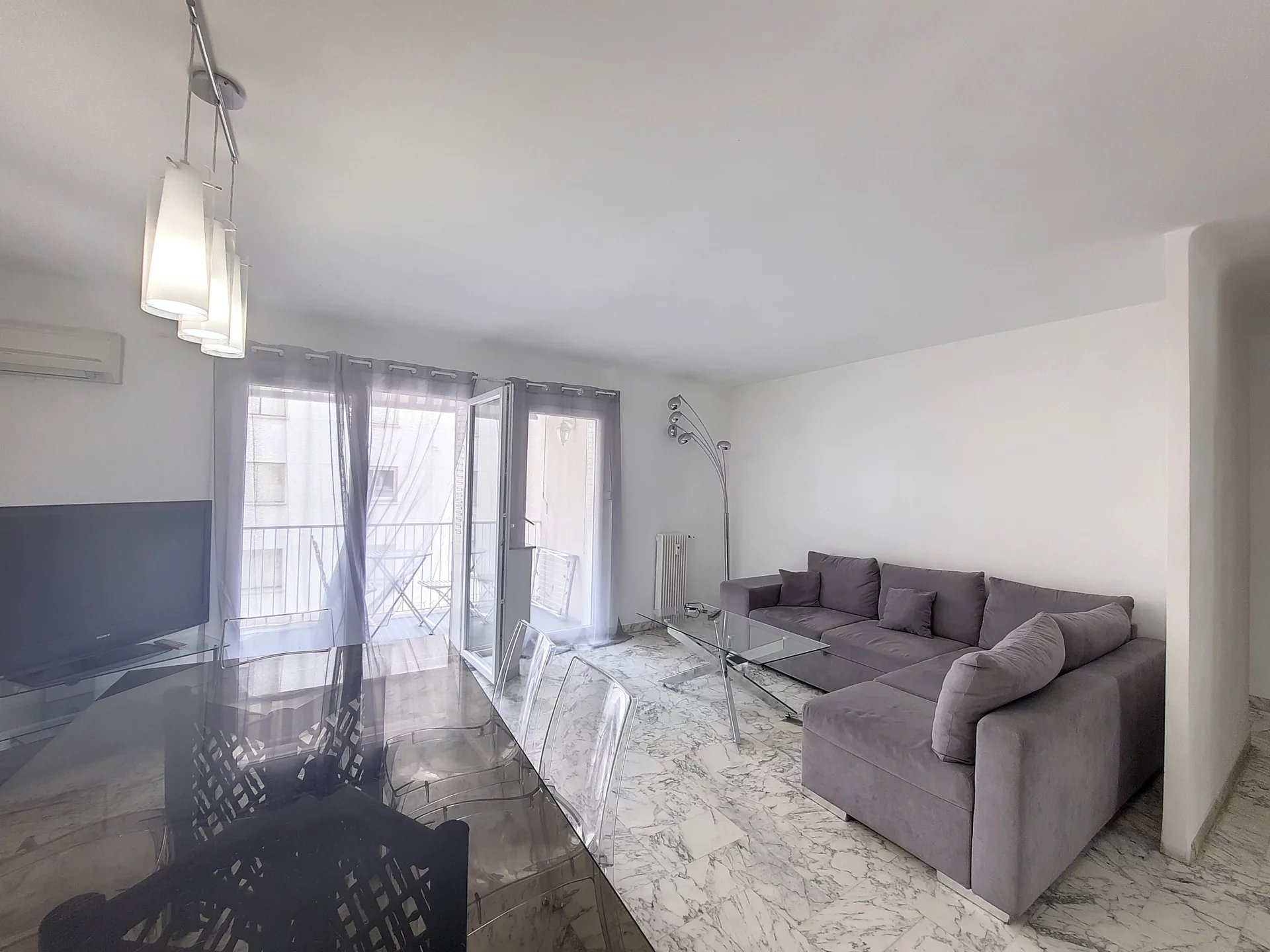 APARTMENT 3/4 ROOM - DOWNTOWN JUAN LES PINS