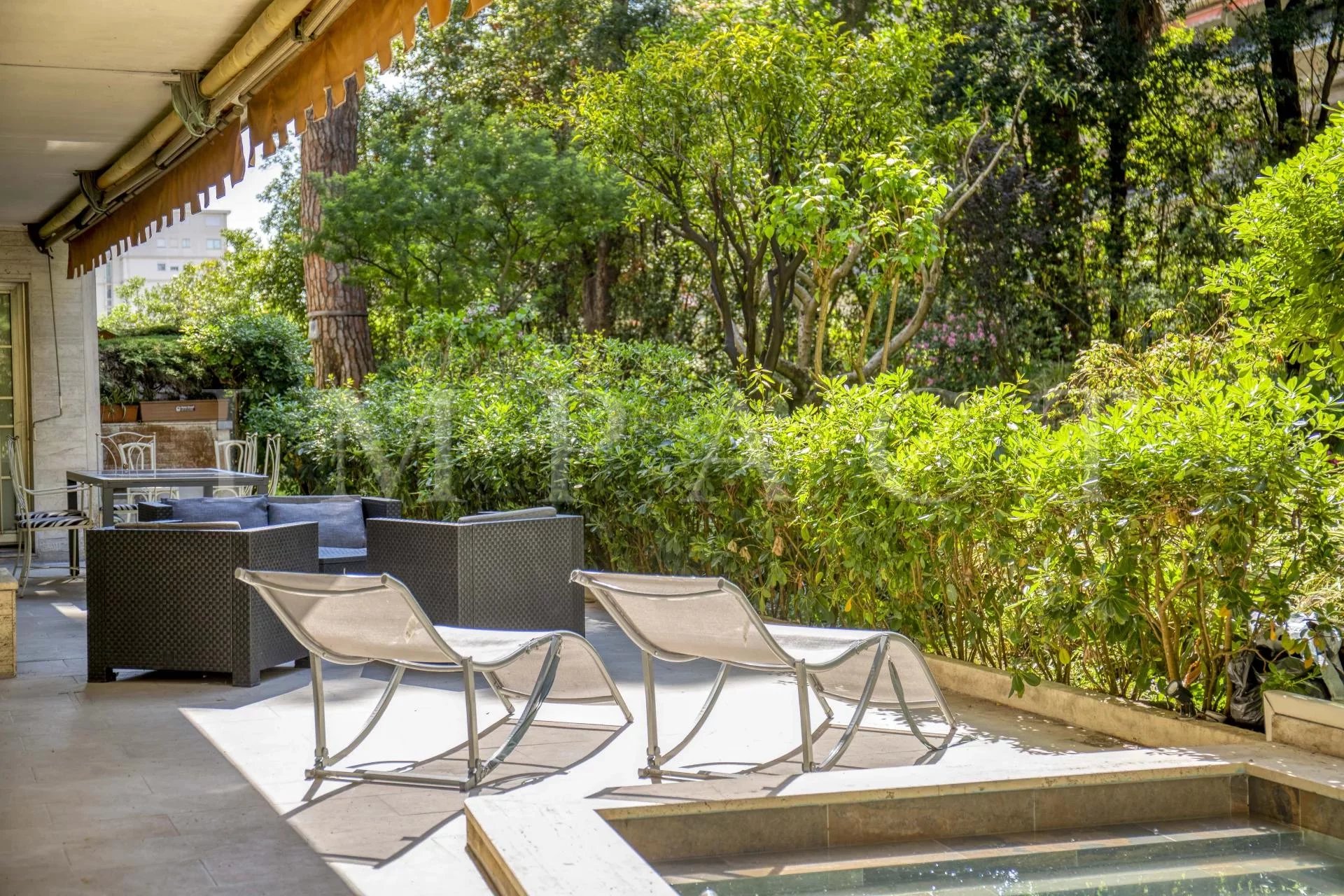 Exclusivité - Cannes - Basse Californie - Rez de jardin 4P avec piscine à vendre