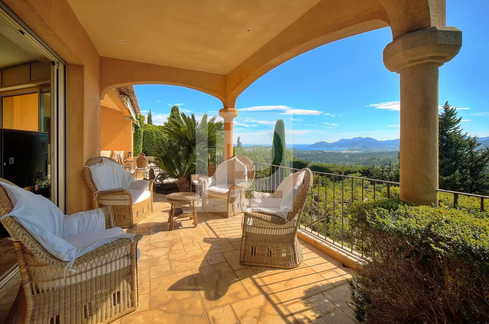 Charming property with panoramic sea view up to the country side close to the famous old Mougins's Village