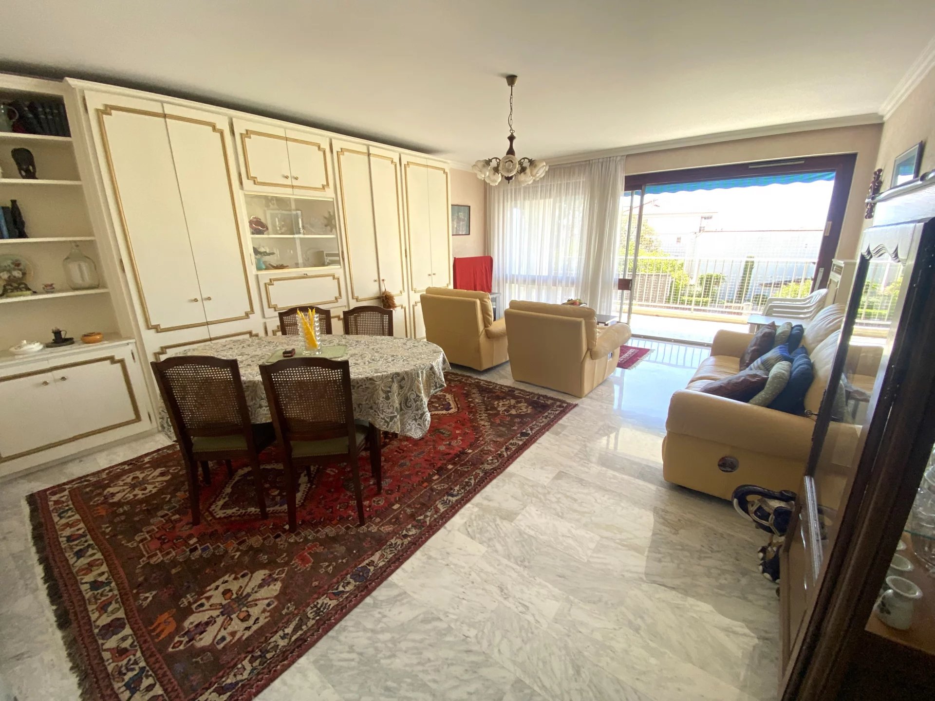 CANNES SALE LARGE 2 ROOMS CONVERTIBLE INTO 3 ROOMS