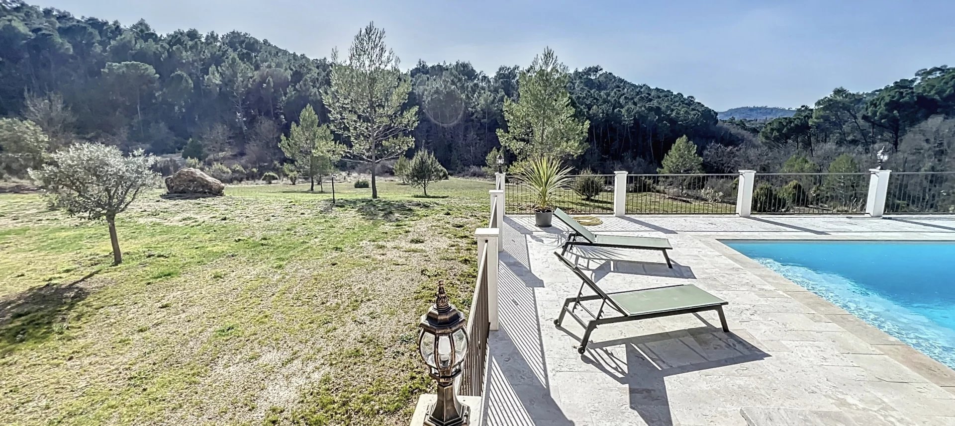 Calmness, 2,5 hectare, atypic architect's villa