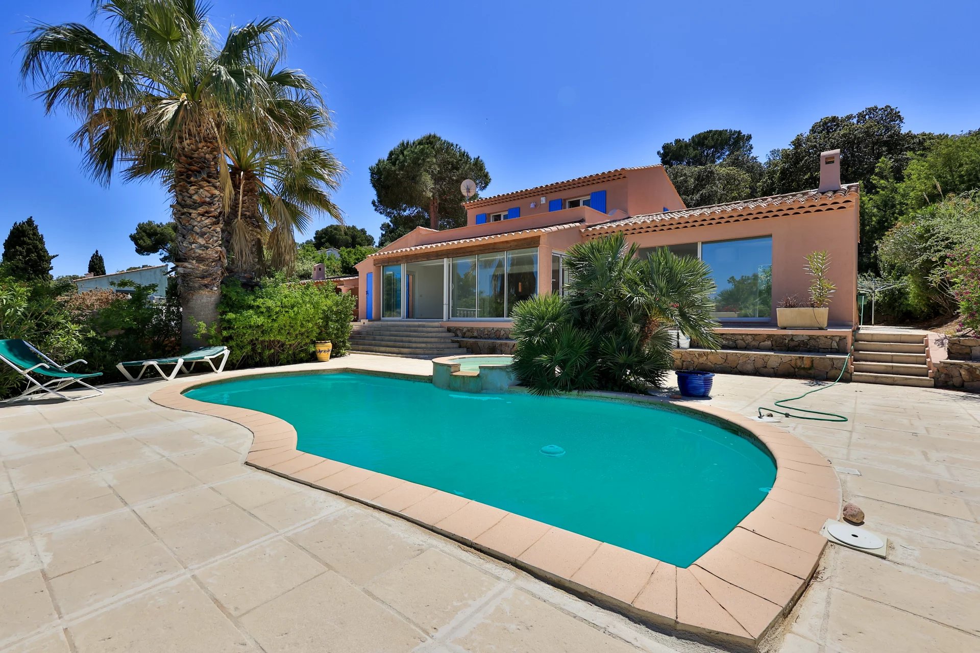 Villa avec piscine vue mer