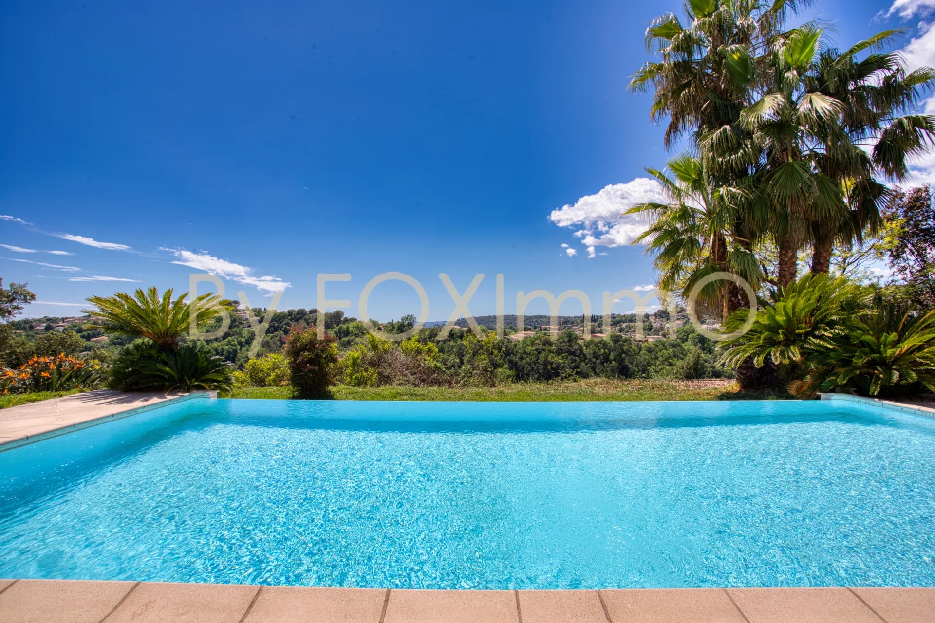 EXCLUSIVITY ! On the Côte d'Azur, Vence, Recent villa, 400m2, dominant, absolute calm, clear view, perfect exposure