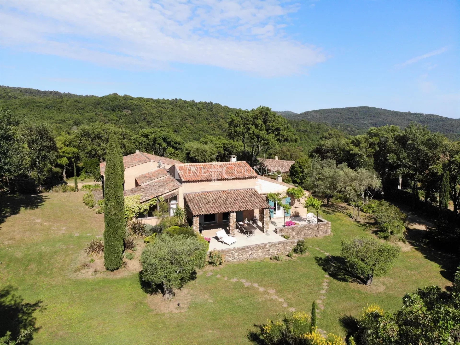Property for sale with private vineyard in La Garde Freinet