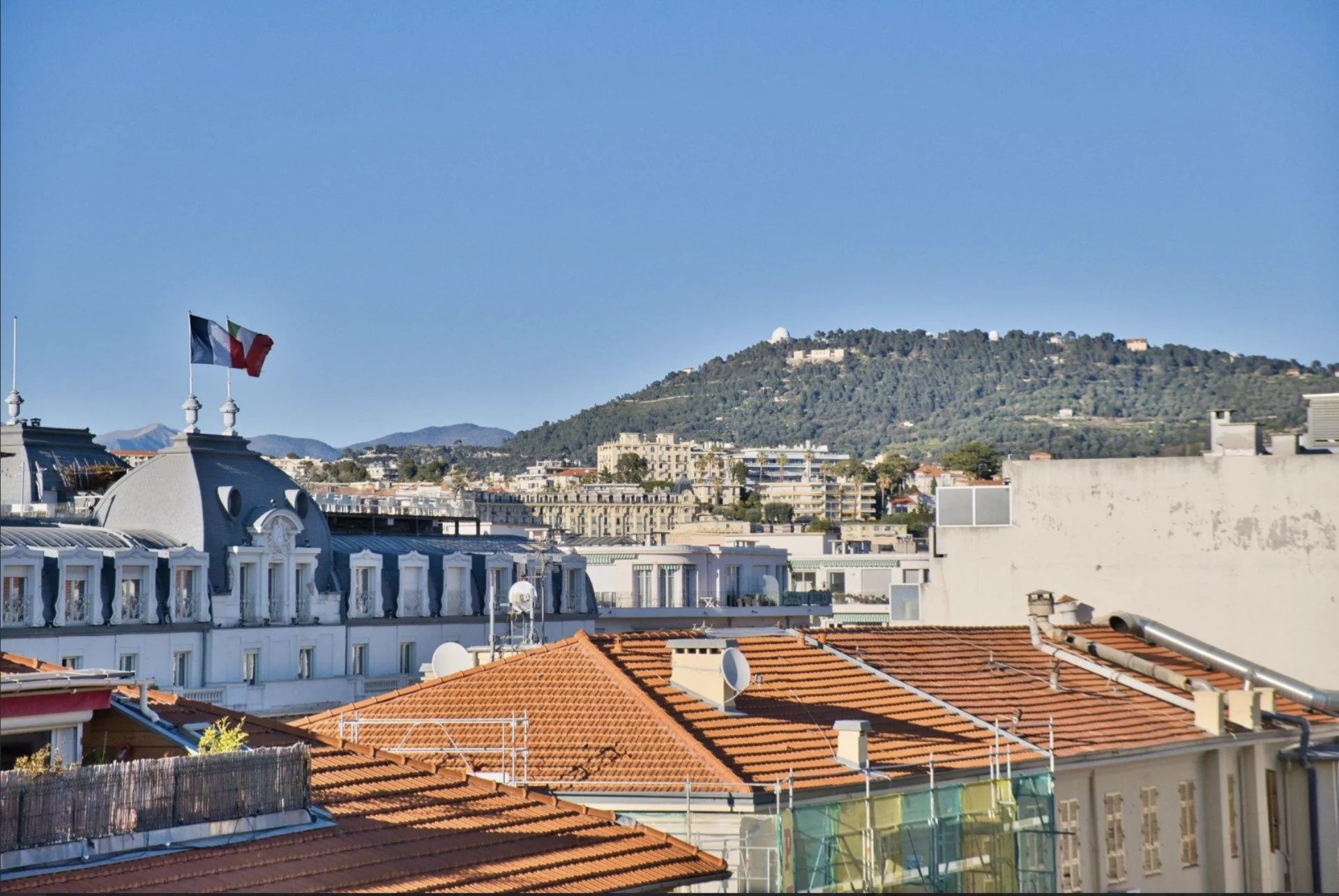 Newly renovated 55 M2 apartment in Carré d'Or