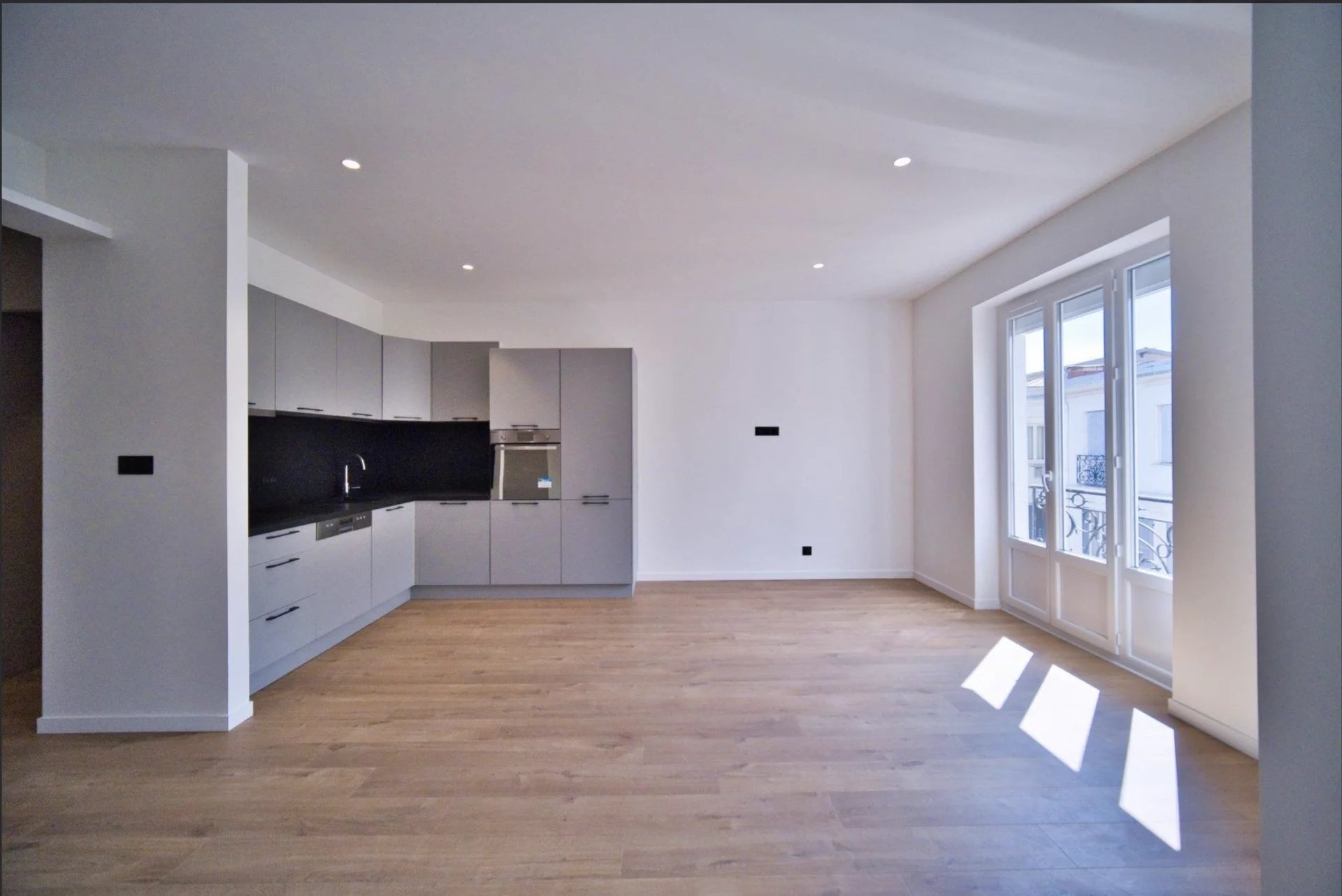 Newly renovated 55 M2 apartment in Carré d'Or