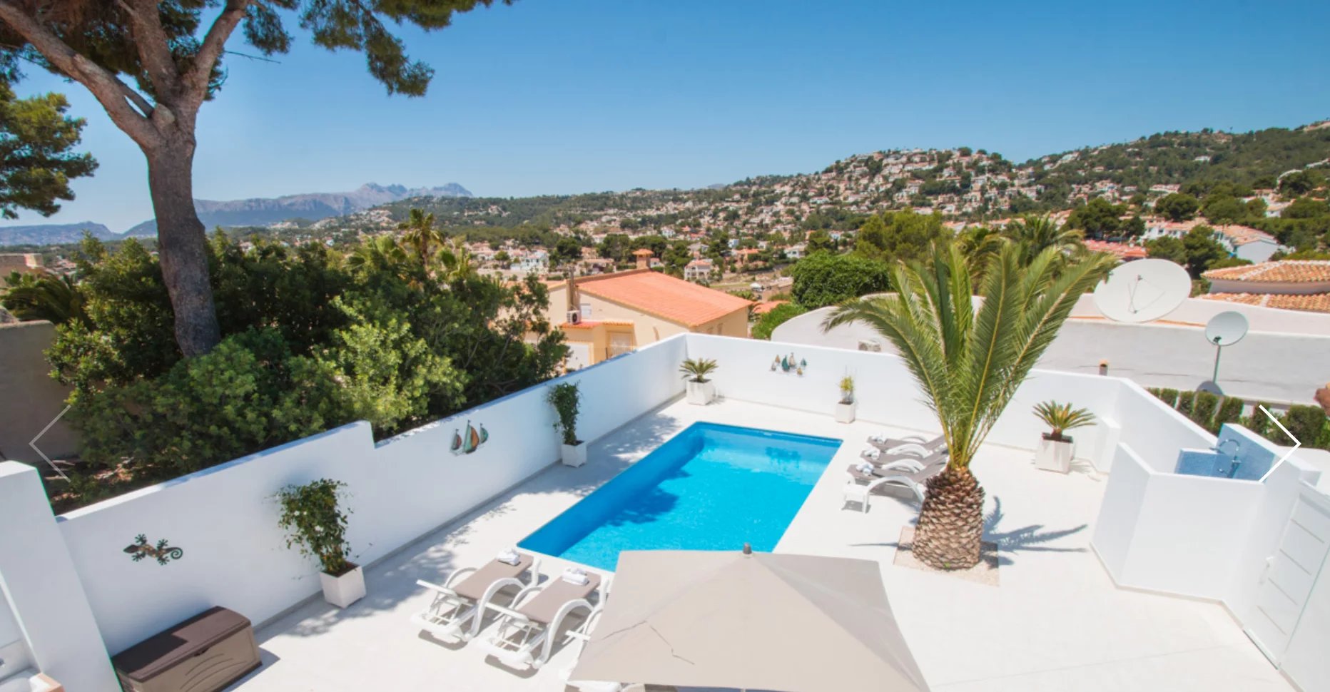Grote villa met 3 accommodaties en 2 privézwembaden te koop in San Jaime
