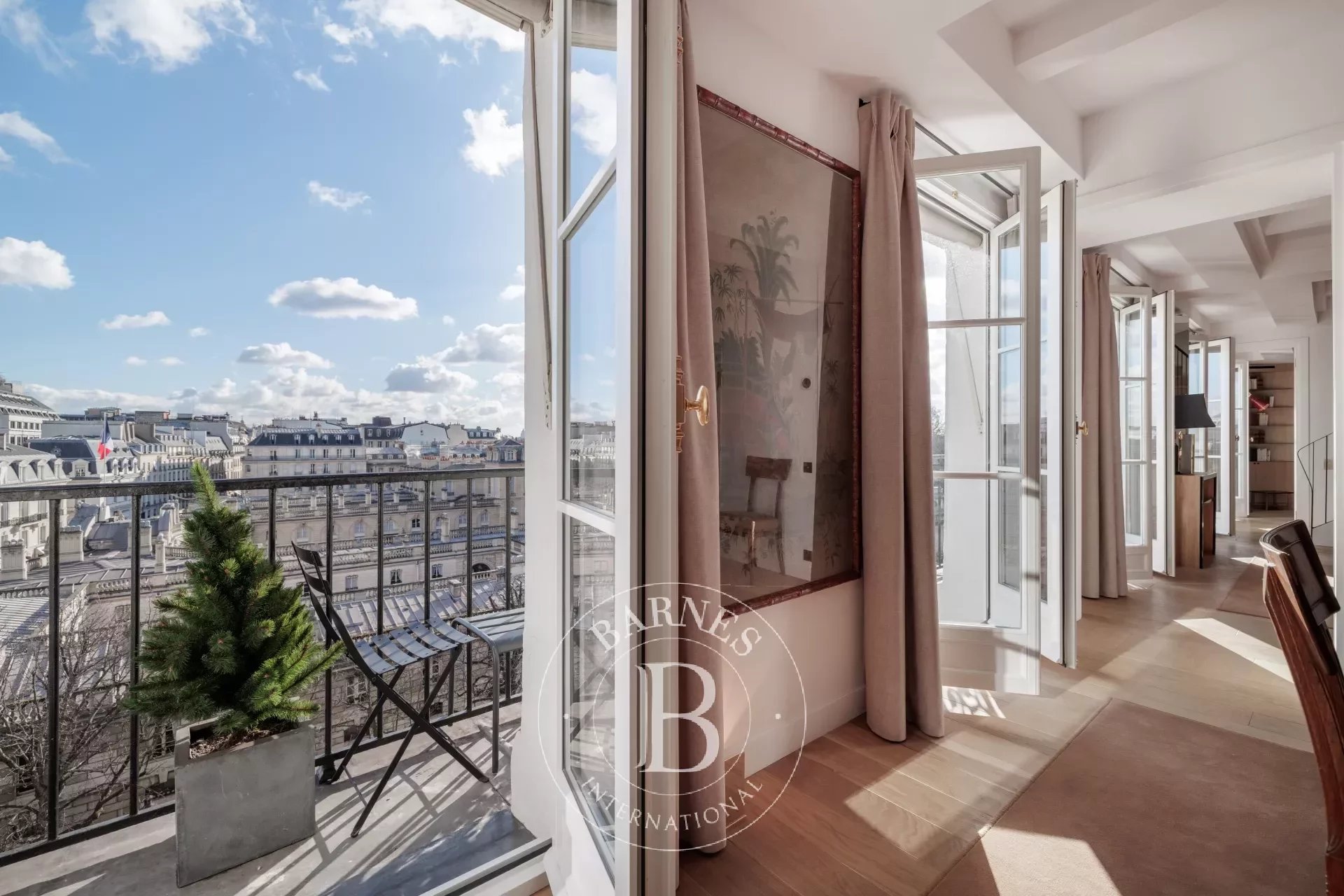 Paris 8ème - Appartement d'exception rénové en duplex - Balcon et vue Panoramique
