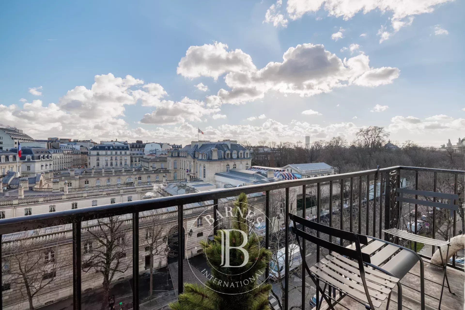 Paris 8ème - Appartement d'exception rénové en duplex - Balcon et vue Panoramique - picture 9 title=