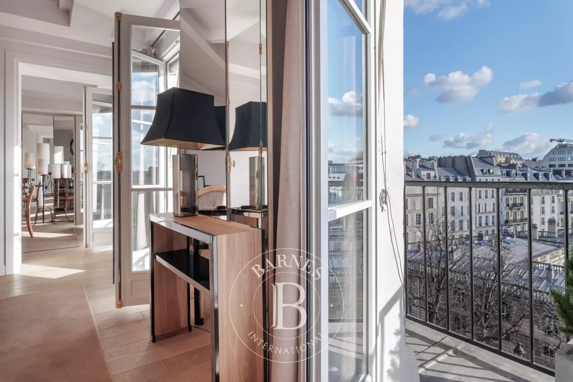 Paris 8ème - Appartement d'exception rénové en duplex - Balcon et vue Panoramique - picture 7 title=