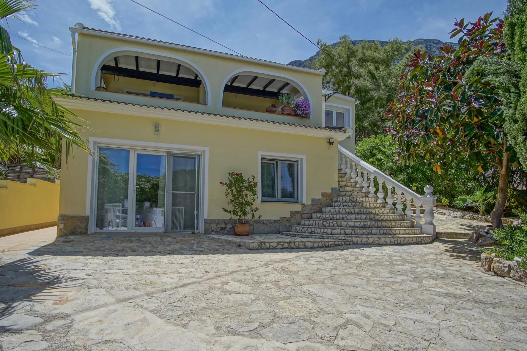 Sea view villa for sale in Dénia