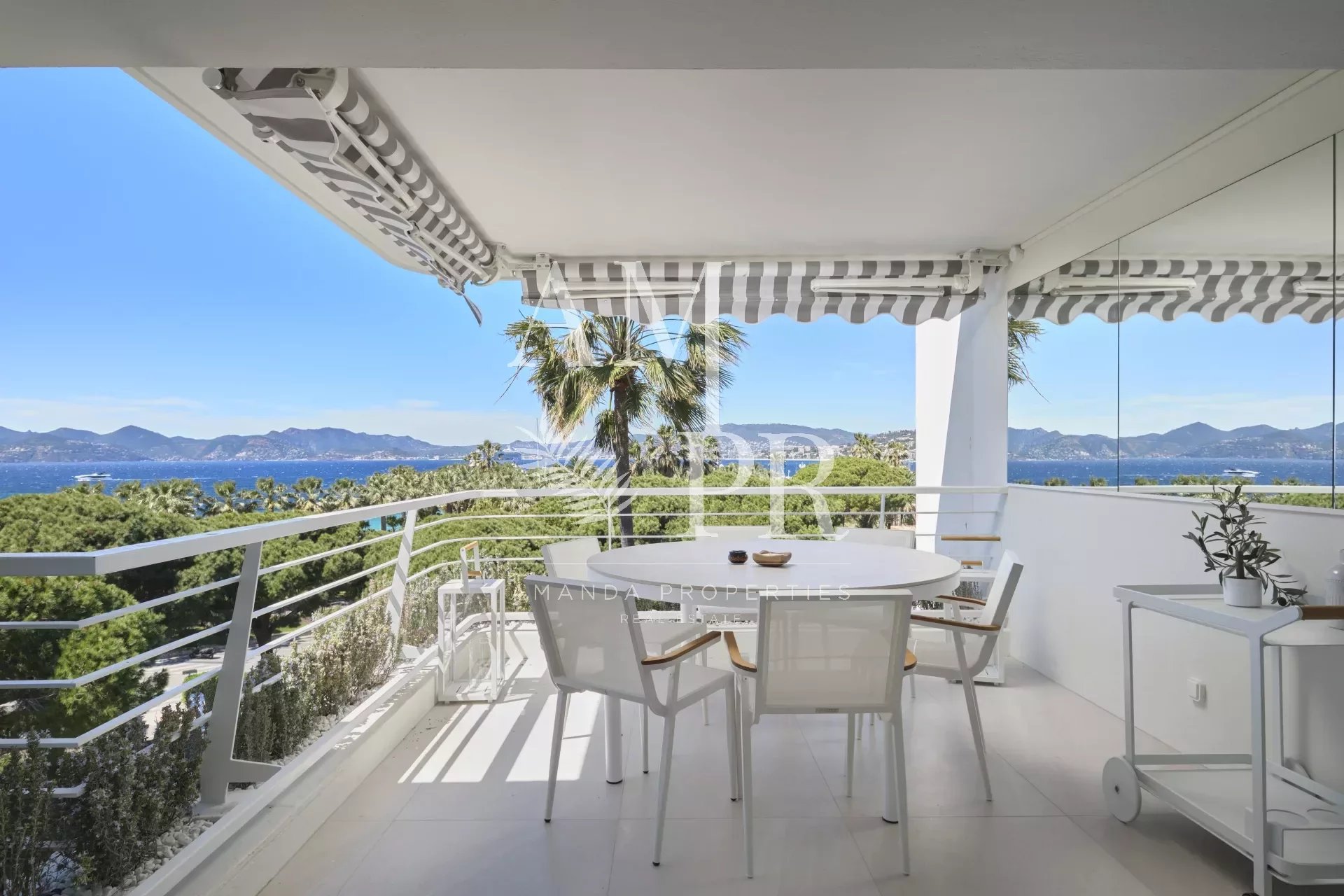 Cannes Pointe Croisette - 4 room flat - Panoramic sea view