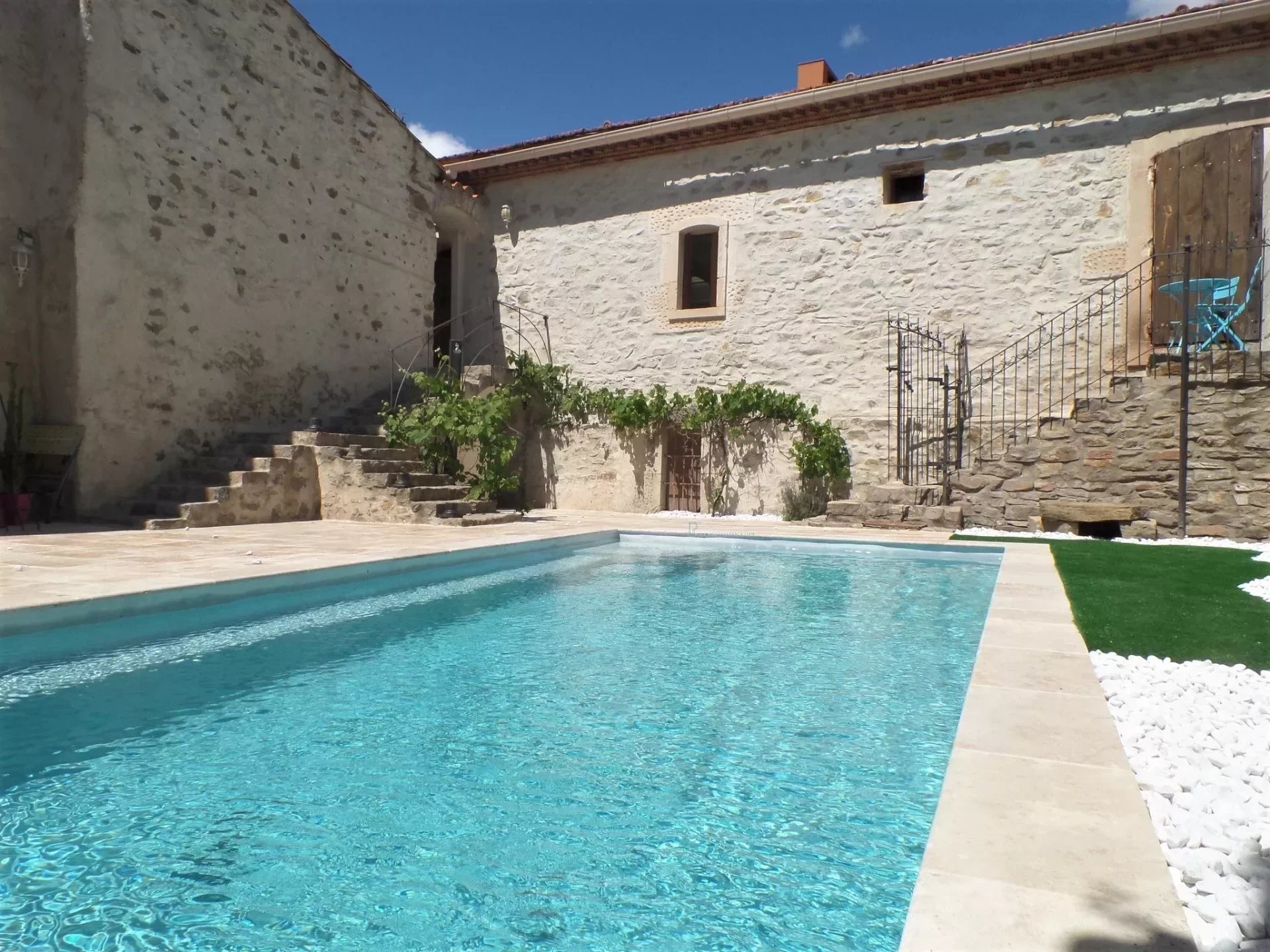 Exceptional barn conversion with gardens and large convertible space in popular Minervois village
