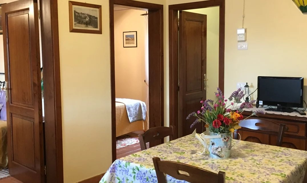 ITALY, TUSCANY, CLOSE TO AREZZO, FARMHOUSE WITH POOL, 12 PEOPLE, 5 BEDROOMS