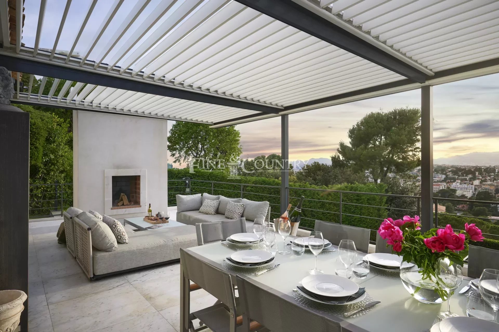 Photo of Contemporary Villa for sale in Cannes with panoramic views