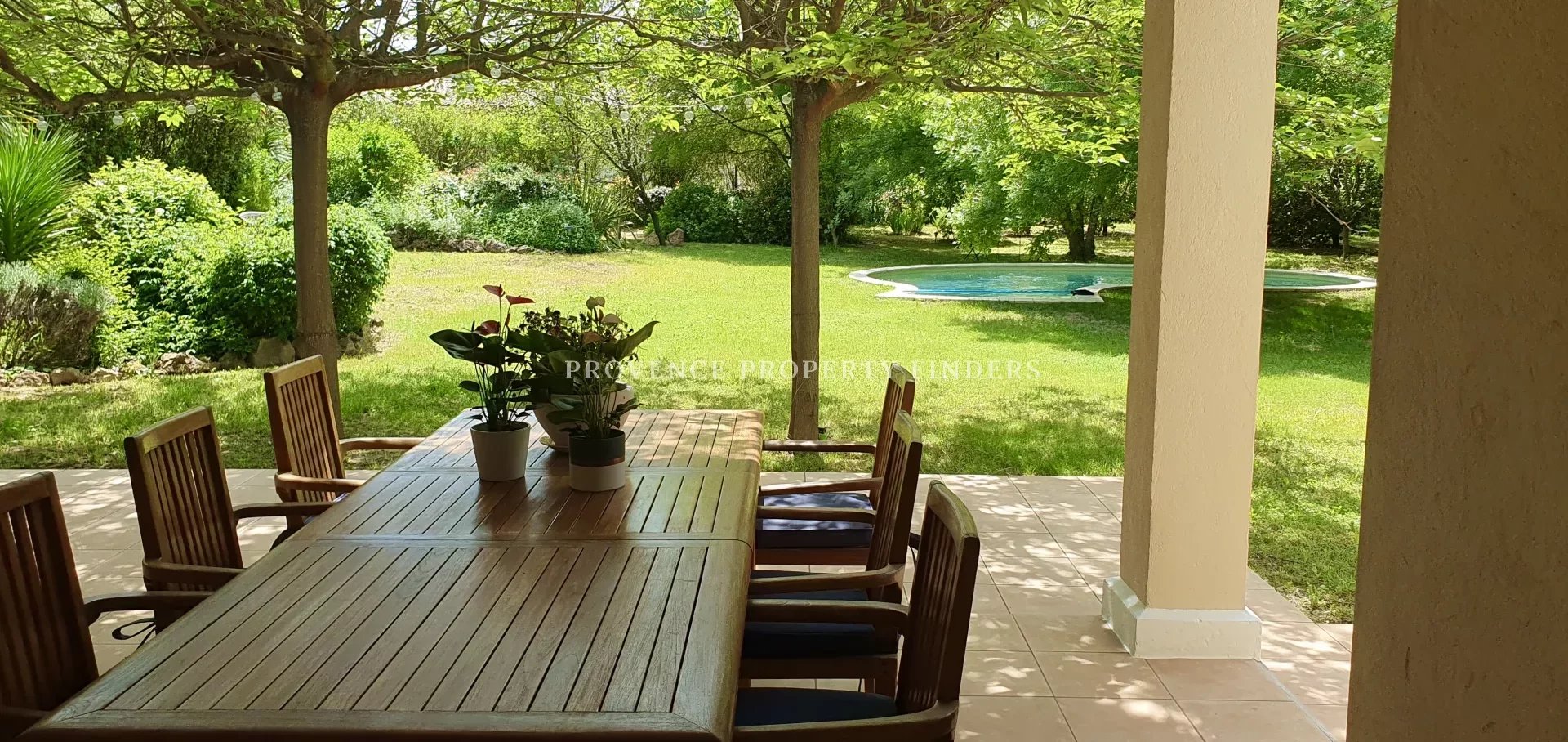 Exclusivity! Ready to move, Charming vIlla  with private beach in Carces.