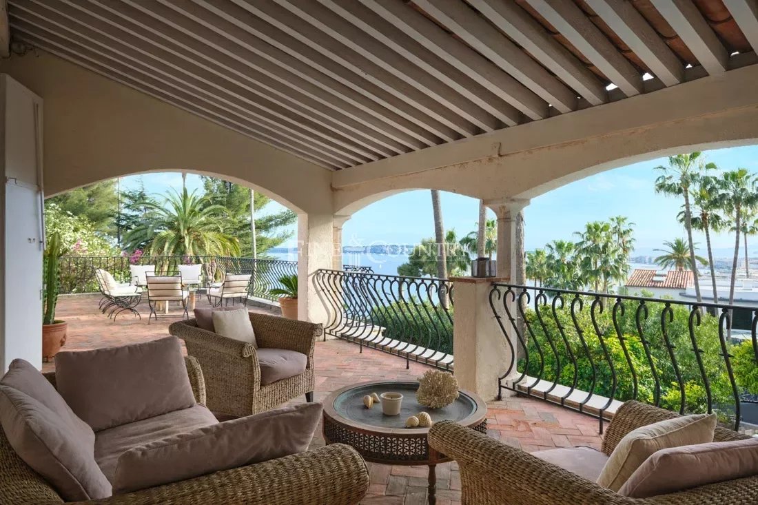 Villa For Sale in Cannes, La Californie Sea VIew