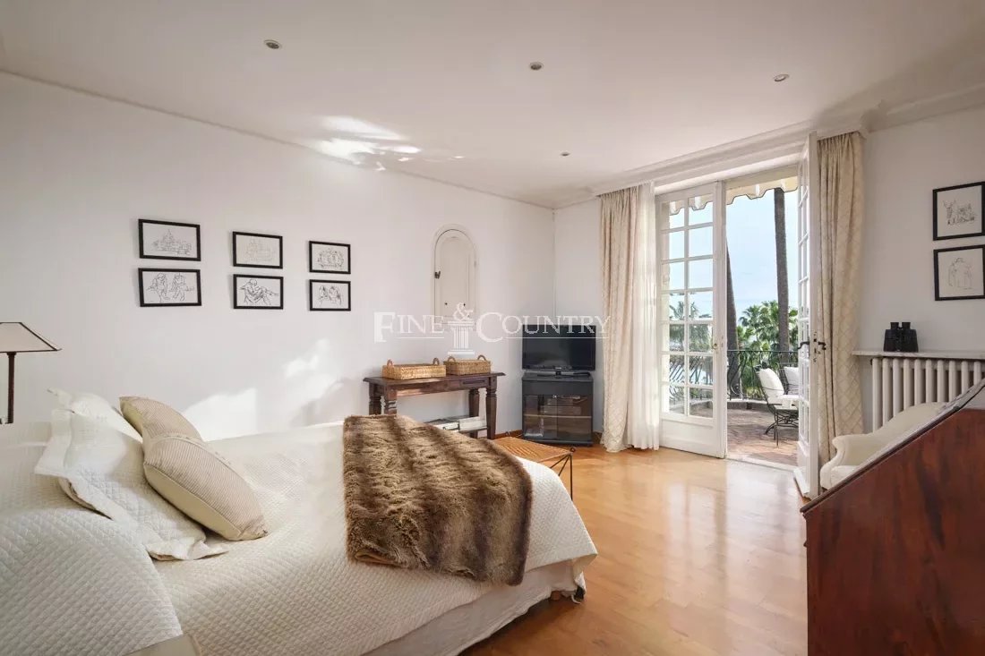 Villa For Sale in Cannes, La Californie Sea VIew