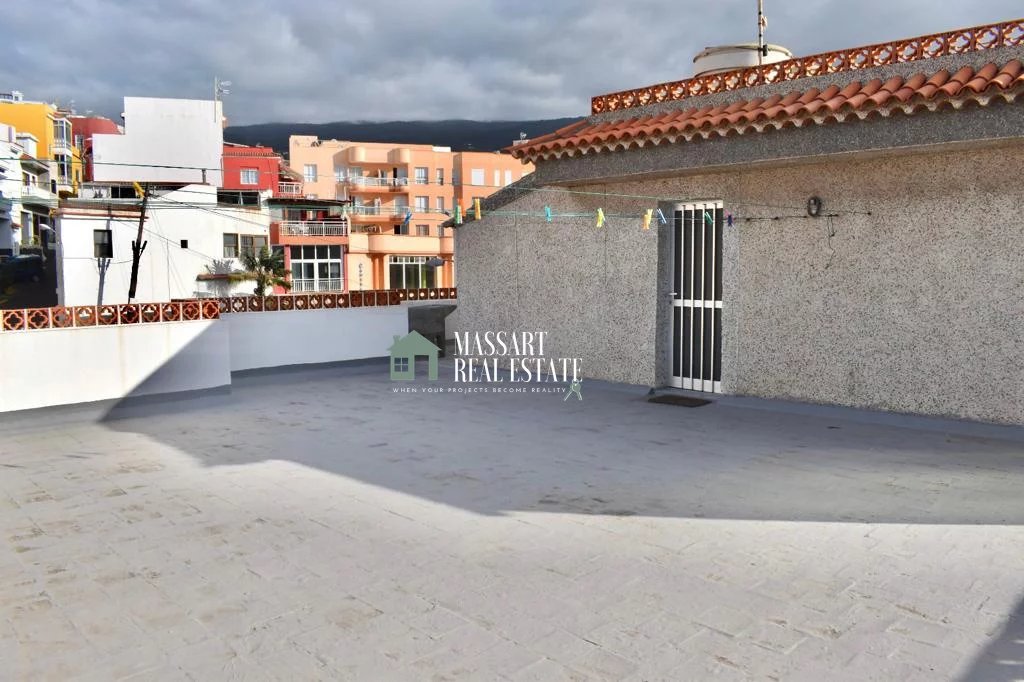 Bright and spacious apartment of about 145 m2 located in La Centinela, in Icod de Los Vinos.