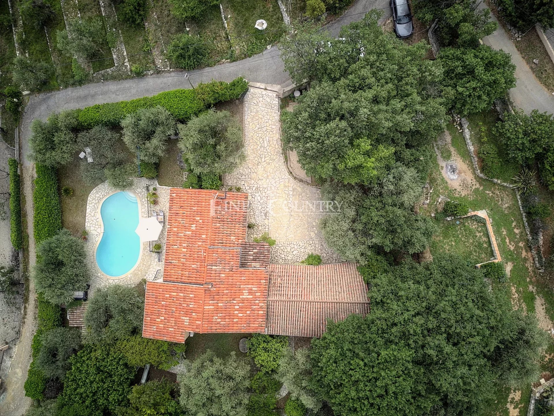 Charmerende provence villa til salg i Saint-Cezaire-sur-Siagne med dejlig udsigt