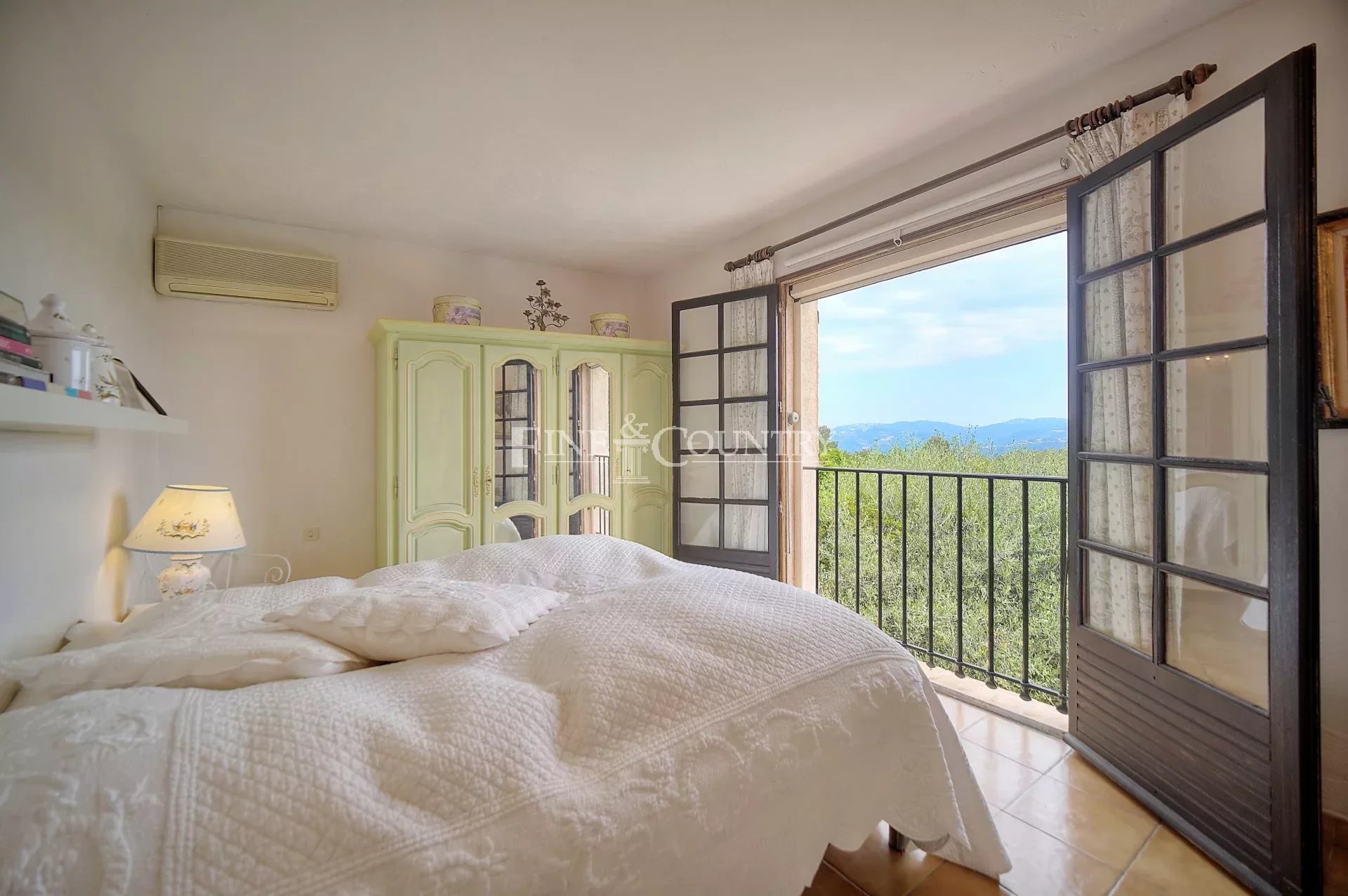 Vente Villa de Charme au Calme avec belle vue panoramique, Saint-Cézaire-sur-Siagne