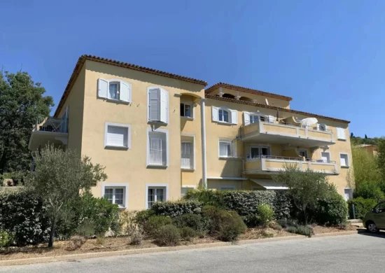 Callian - Two bedroom apartment with private garden