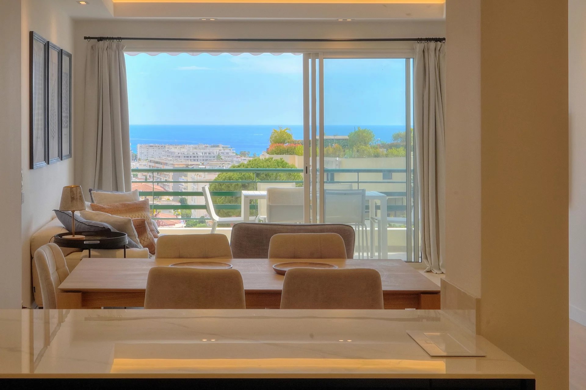 Cannes lägenhet till salu med havsutsikt