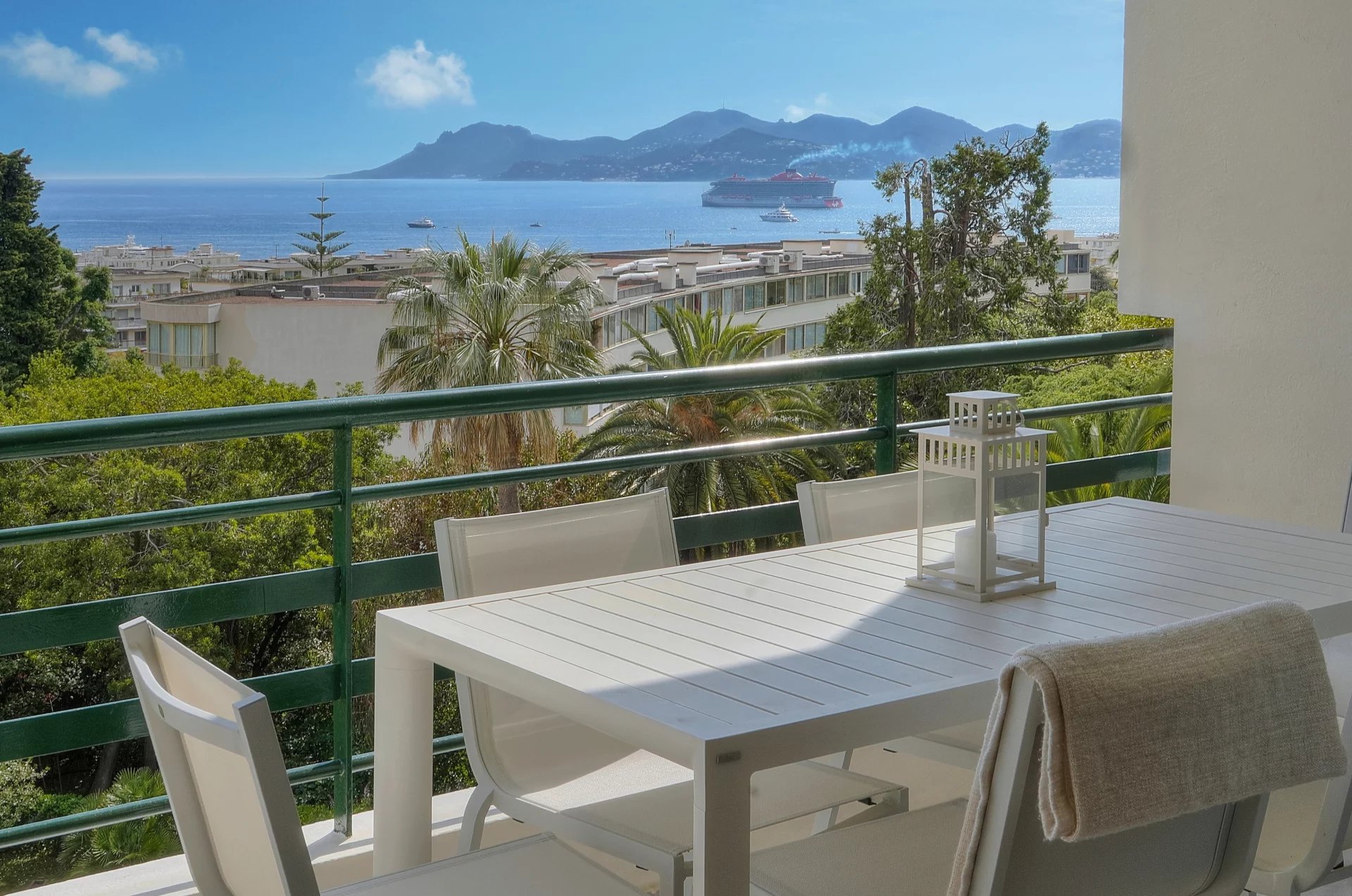 Cannes lägenhet till salu med havsutsikt