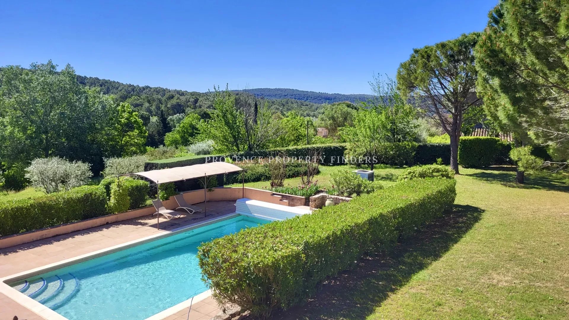 Exclusivity, Villa, 4 bedrooms, heated pool, 5 minute walk from the village.