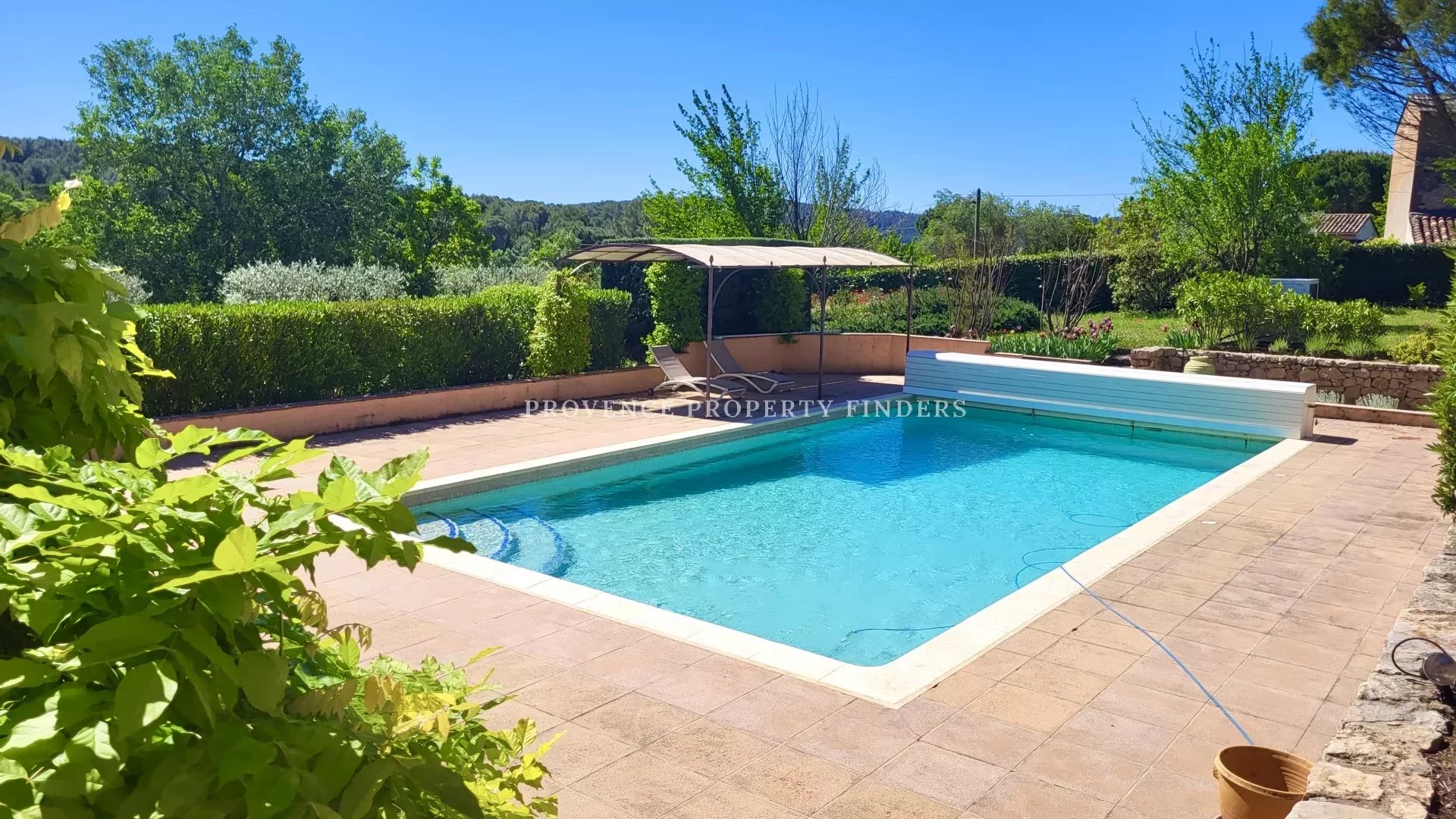 Exclusivity, Villa, 4 bedrooms, heated pool, 5 minute walk from the village.