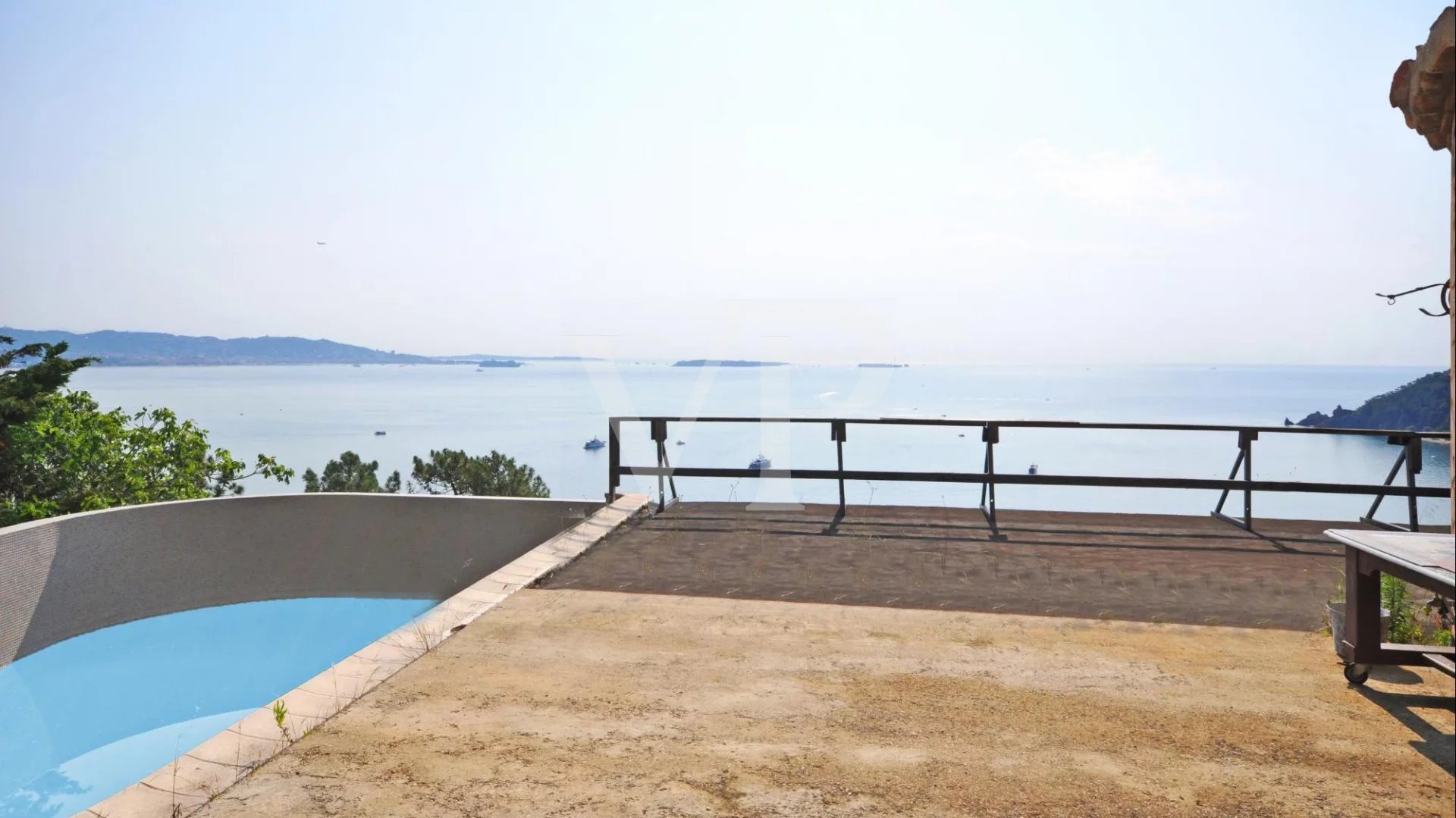 Villa auf privatem Anwesen mit Panorama-Meerblick