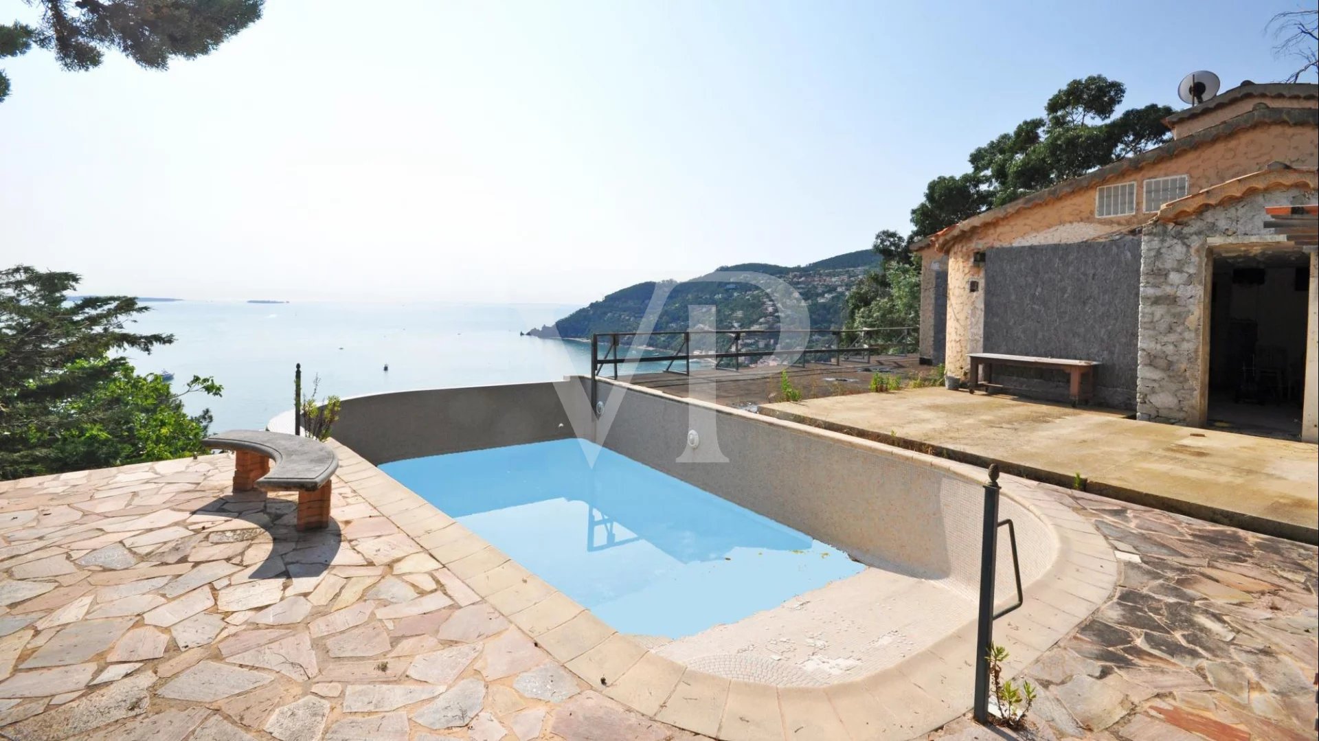 Villa auf privatem Anwesen mit Panorama-Meerblick