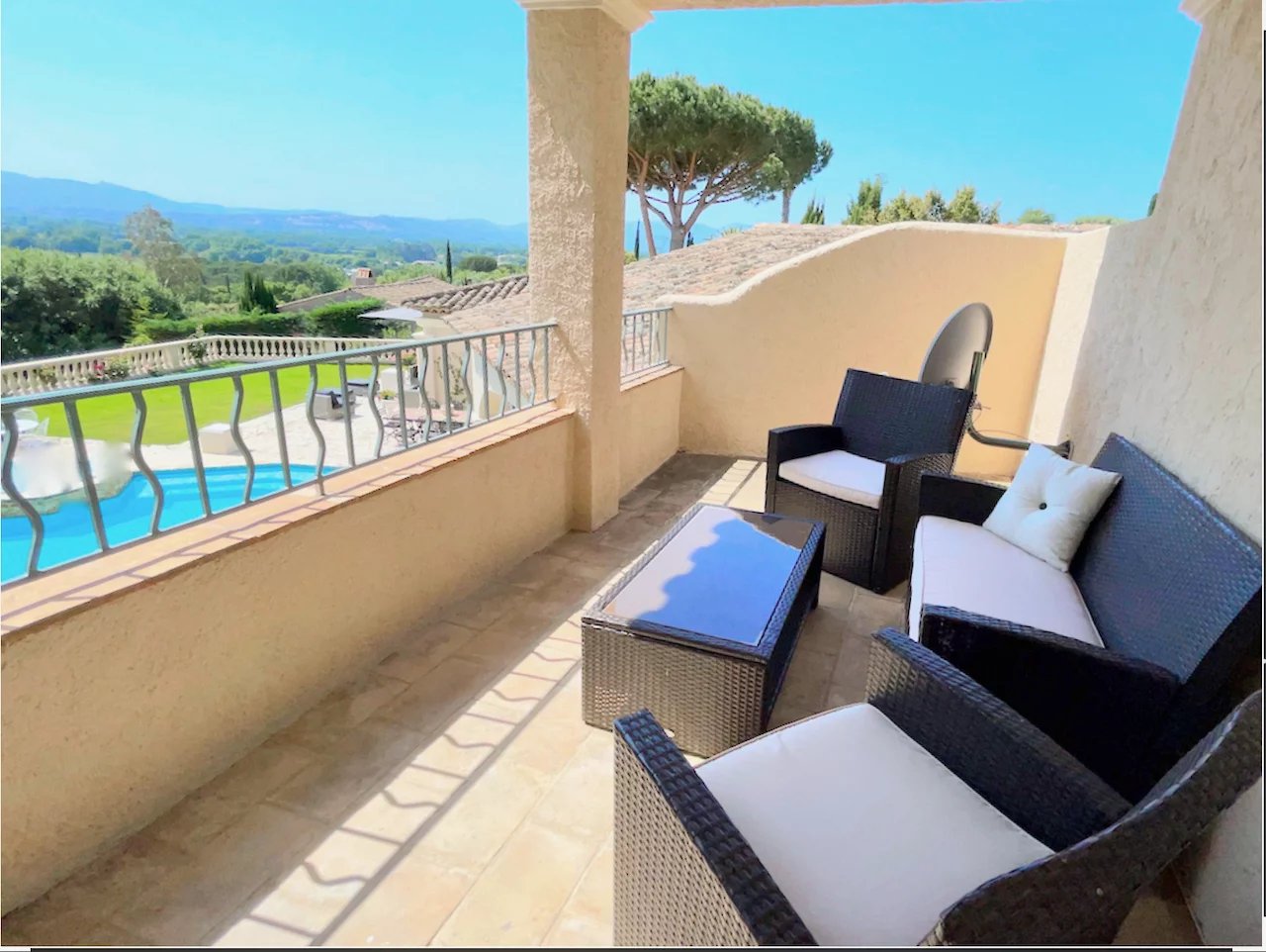 Well maintained bastide in Grimaud, with nice sea-view