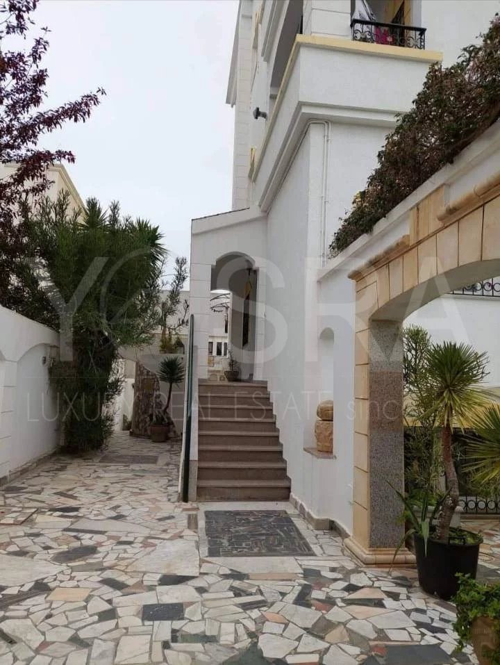 A Louer deux appartements à l'étage villa aux jardins de Carthage.