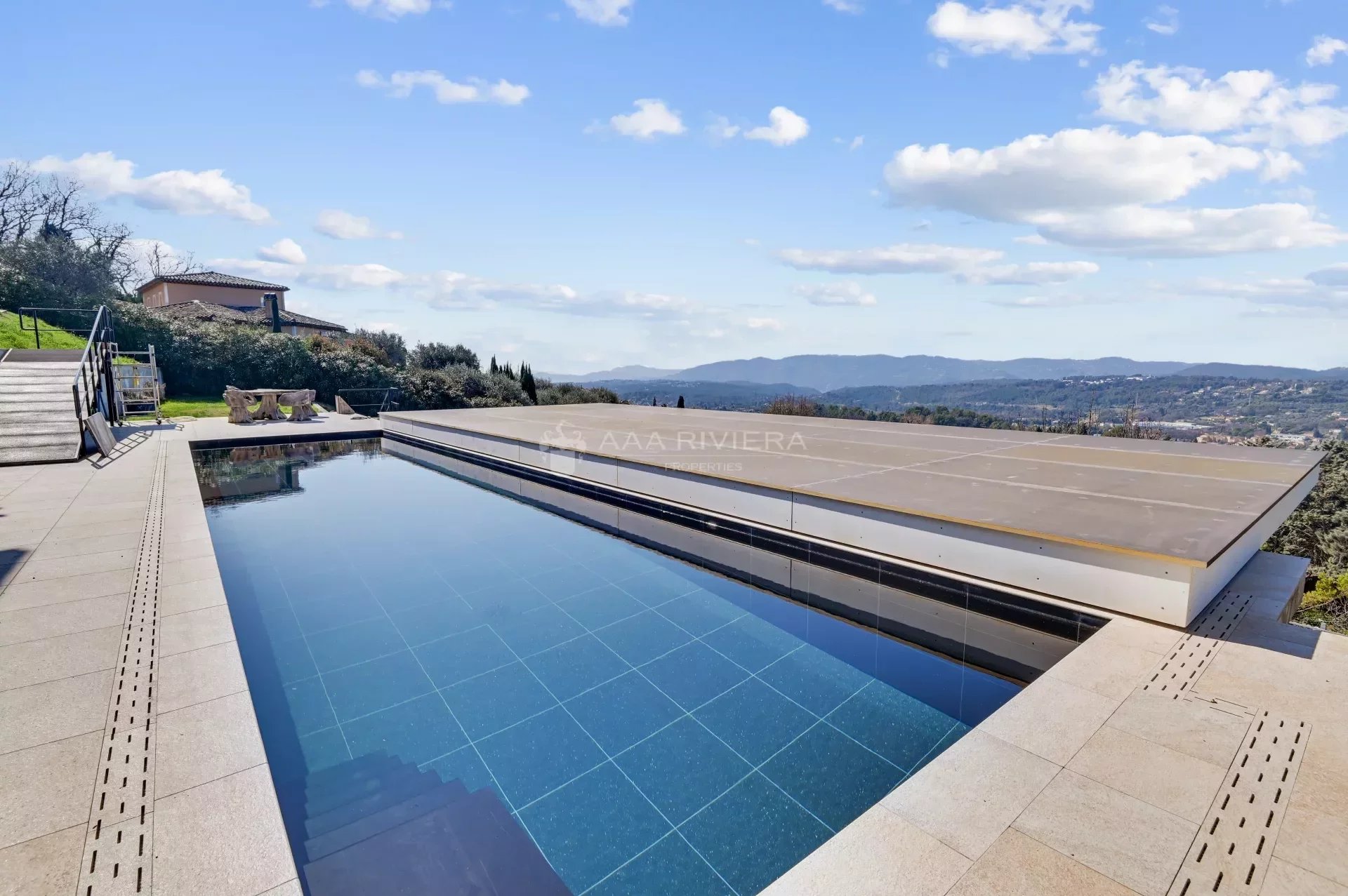 Plascassier - Villa neuve d'exception avec piscine et vue panoramique