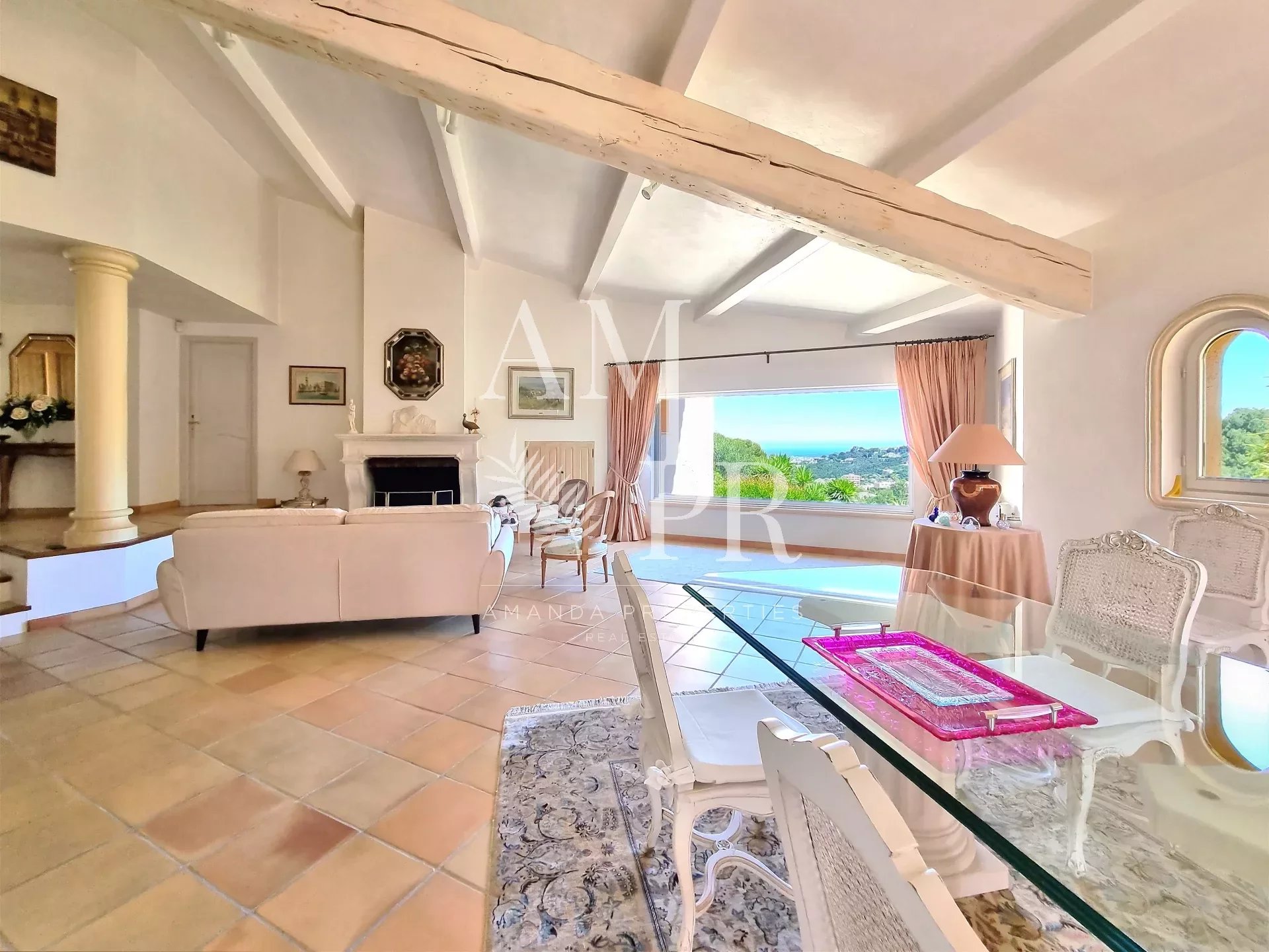 Private estate with sea view Atypical villa