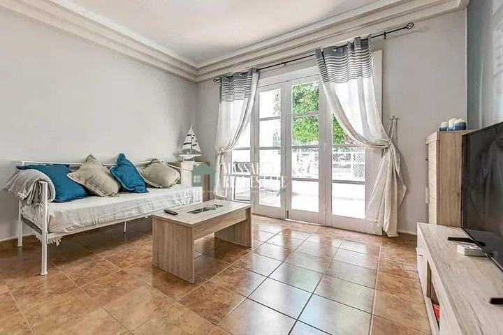 Gerenoveerd appartement van ongeveer 65 m2 met een groot terras in Costa Adeje.