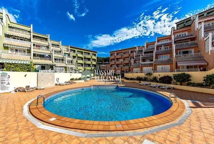Renovated apartment of about 65 m2 with a large terrace in Costa Adeje.