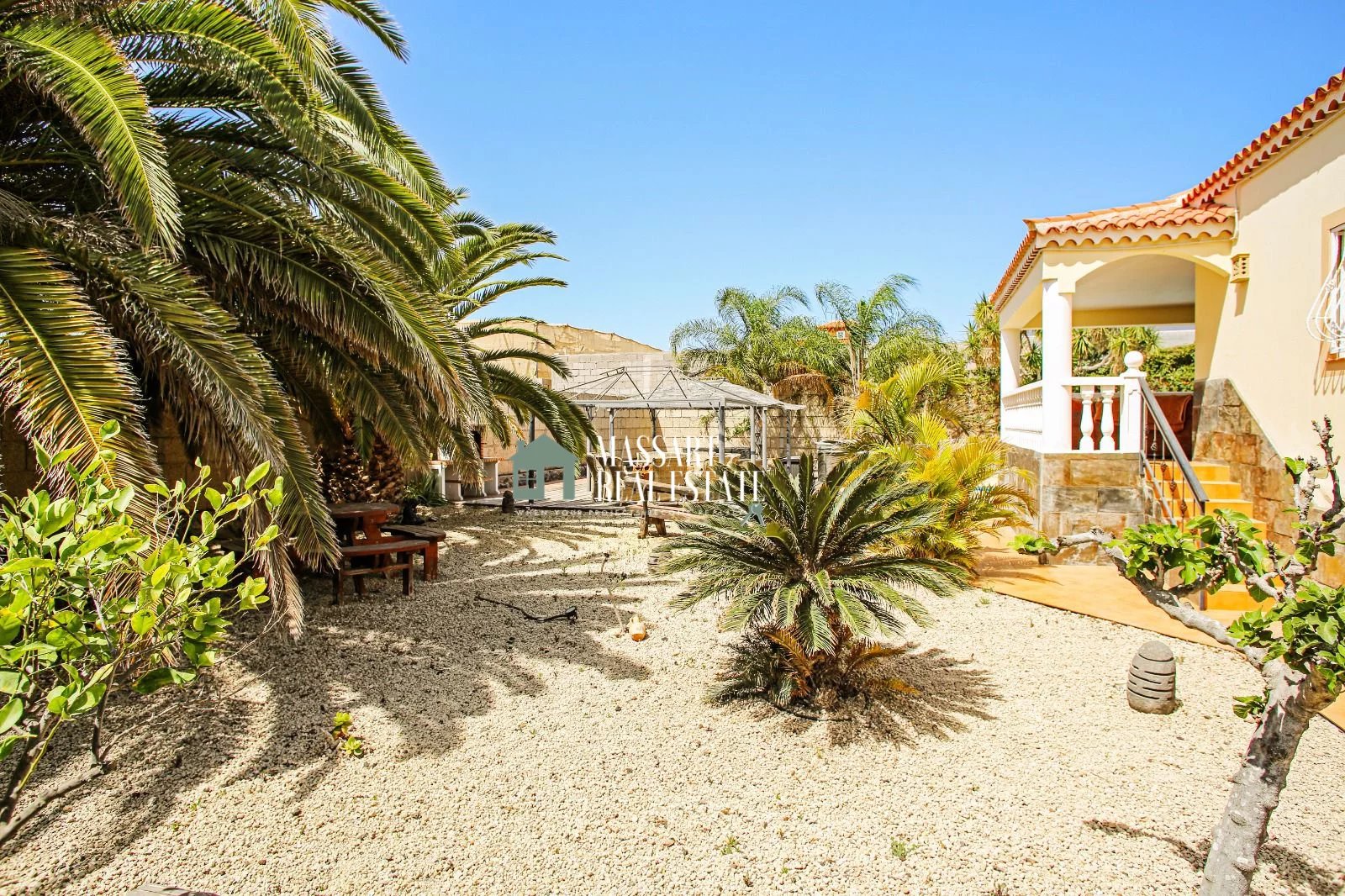 Villa majestueuse située sur un terrain de 1005 m2 dans une zone de tranquillité absolue, à La Estrella.
