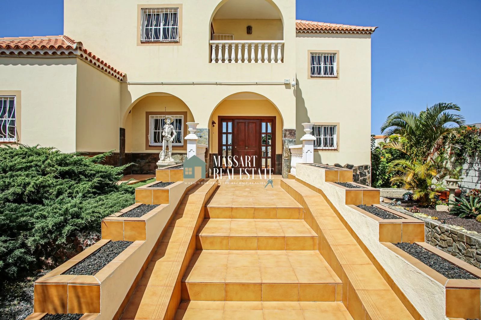 Stately villa located on a 1005 m2 plot in an area of absolute tranquility, in La Estrella.